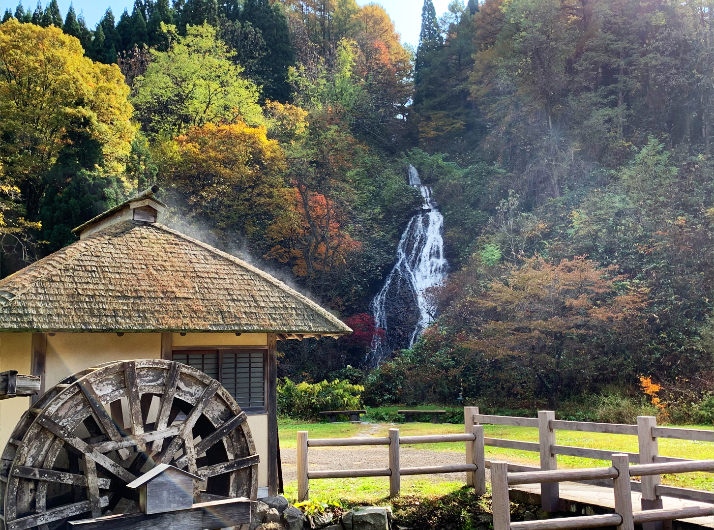 名瀑「七滝」（日本の滝百選）